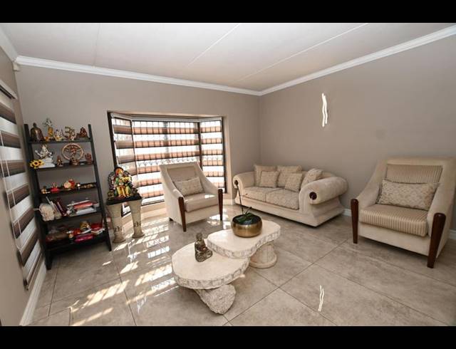 4 BEDROOM HOUSE FOR SALE IN LONEHILL